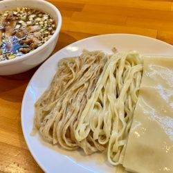 焙煎2色つけ麵小盛＋ﾄｯﾋﾟﾝｸﾞ凄平麵