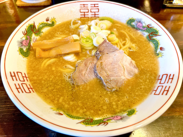 「背脂とんこつラーメン（590円）」@活龍大衆麺処 真壁屋 土浦駅西口店の写真