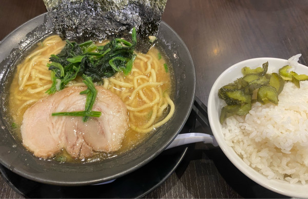 「豚骨ラーメン　930円」@横浜家系ラーメン 市ヶ家の写真