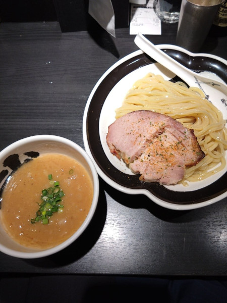 「濃厚白つけ麺（中）」@麺屋武蔵 武骨相傳の写真