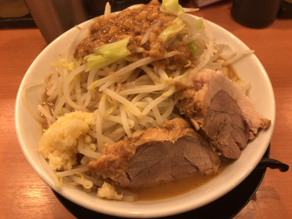 「ラーメン(全増し) 950円」@豚のトリコの写真