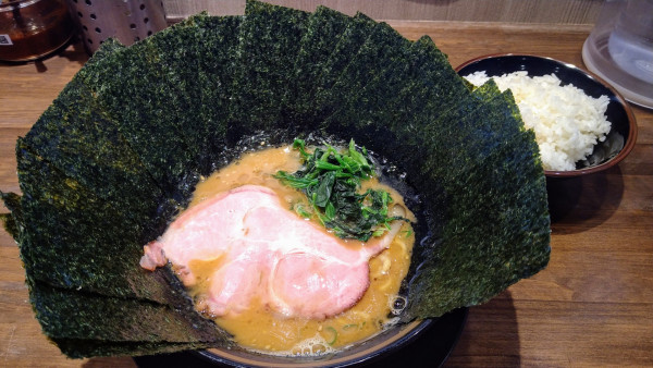 「【限定】味噌のりＳＰらーめん(味濃いめ･麺硬め)+ライス」@王道家直伝 心道家の写真