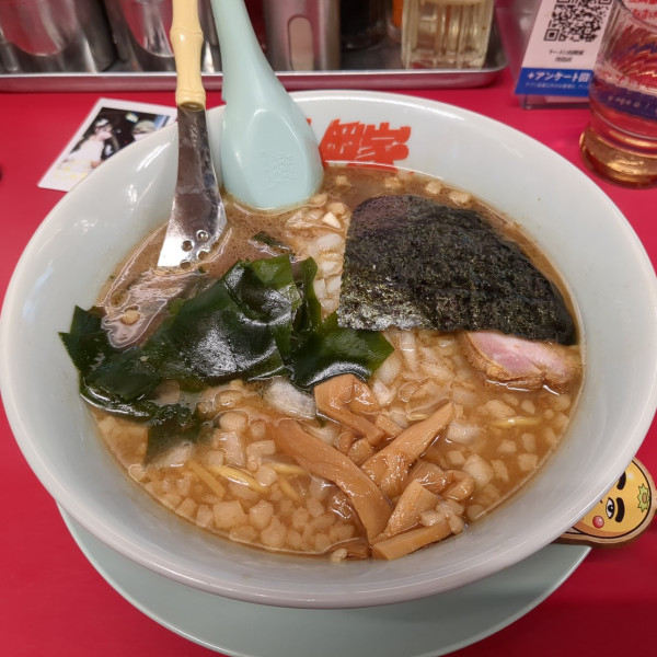 「プレミアム醤油とんこつ」@山岡家 川島店の写真