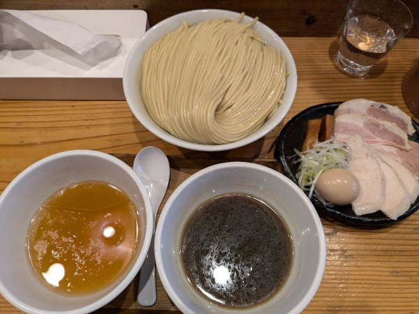 「つけ麺300g 1300円 特製トッピング450円 200g20」@麺屋鈴春の写真