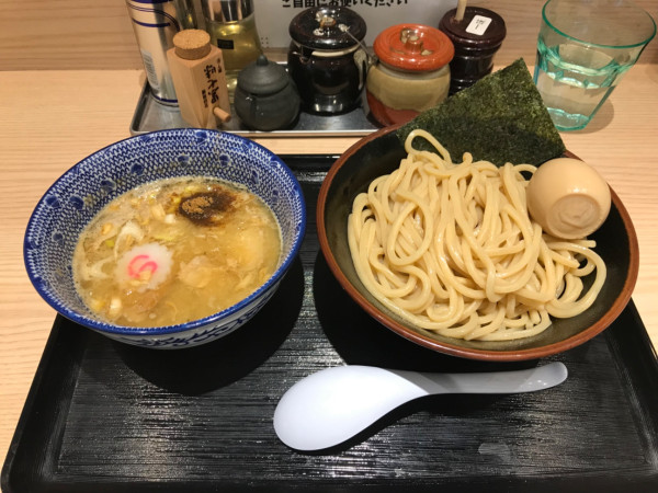 「つけめん 普通 1,100円 ＋パスポート味玉」@つけめん章の写真