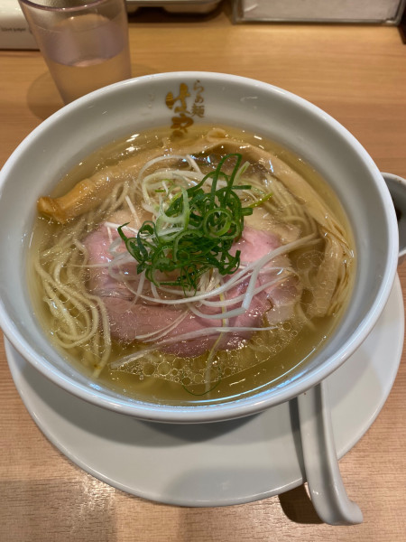 「塩らぁ麺」@らぁ麺 はやし田 町田店の写真