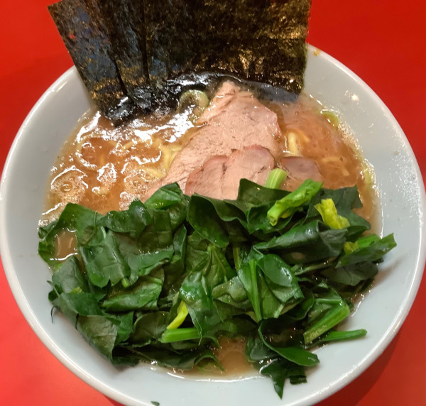「ラーメン　＋　ほうれん草」@横浜家系ラーメン 黄金家 鴨居店の写真