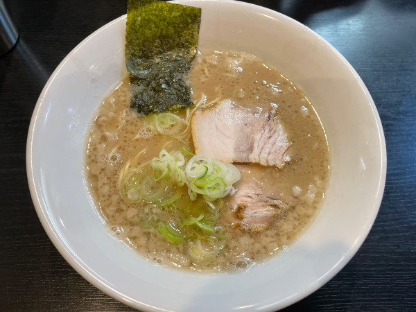 「ラーメン　￥７００」@久留米とんこつラーメン とん八。の写真