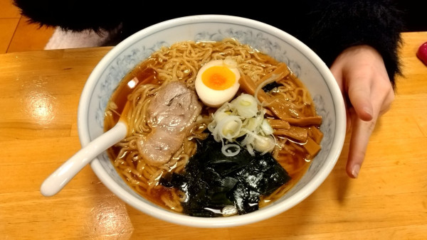 「満州しょうゆラーメン_550円」@ぎょうざの満洲 高円寺北口店の写真