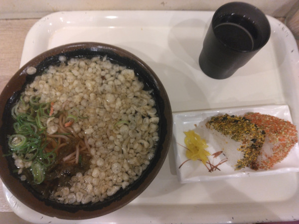 「ハイカラそば250円、おにぎり2個170円」@松屋の写真