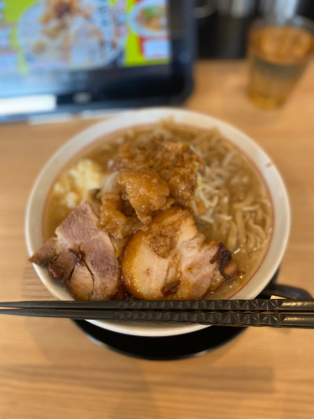 「二郎系ラーメン小アブラマシ野菜少なめ」@ラーメン匠 曙店の写真
