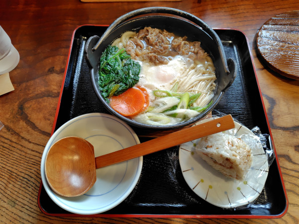 「鍋焼き（牛肉）1300円、ちりめん山椒120円」@久松うどん はなしょうの写真