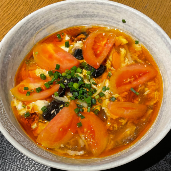 「トマトサンラータン麺 1,352円」@湯らっくすの写真