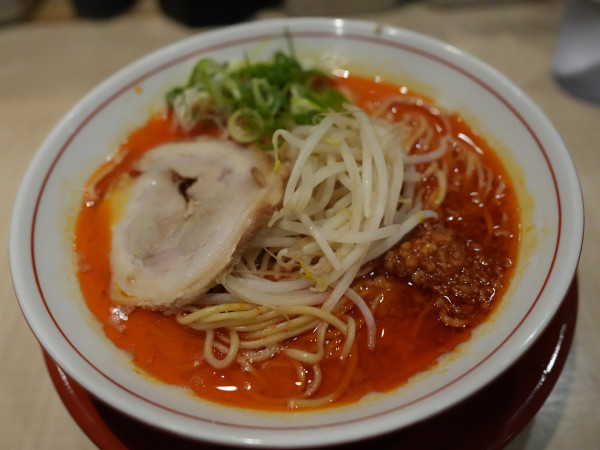 「ラーメン 麺硬め＋辛脂マシマシ＋替え玉＋替え玉」@替玉千里眼 志木店の写真