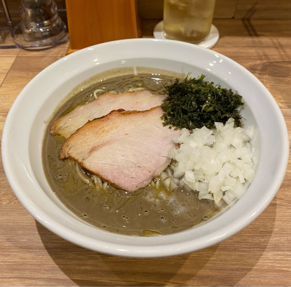 「[限定] 濃厚煮干そば (動物系不使用)¥1200・他」@麺庵 利休の写真