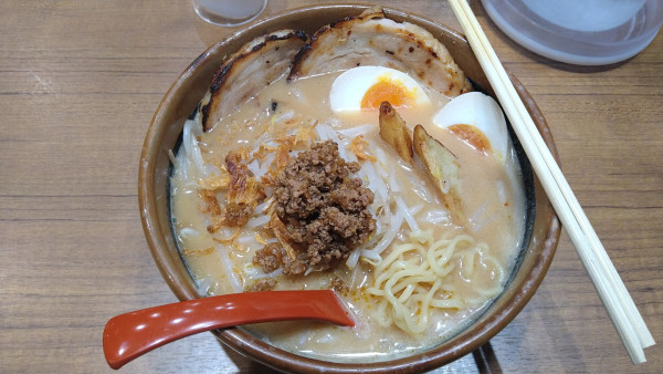 「北海道味噌らーめん ＋ チャーシュー２枚とたまご」@麺場 田所商店 秦野店の写真