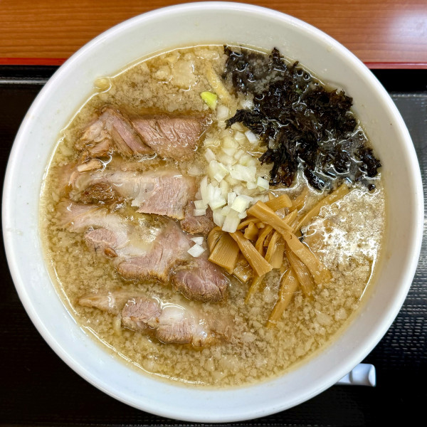 「背脂煮干（麺少なめ）¥950」@肉煮干中華そば 鈴木ラーメン店の写真