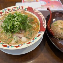 うまみそラーメンと半チャーハン