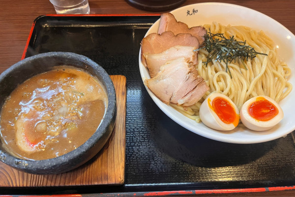 「丸和つけ麺特製トッピング 大盛」@つけ麺 丸和 春田本店の写真