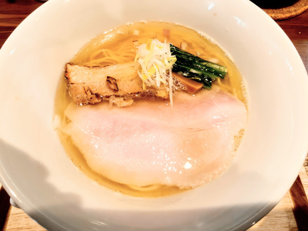 「煮干し塩そば(小)」@らぁ麺すずむしの写真