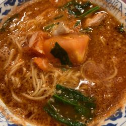 とまとらーめん¥890、ガーリックかえ飯¥200