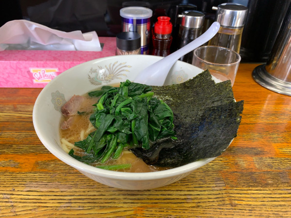 「ラーメン　麺固め　季節の野菜トッピング」@横浜ラーメン厨房 うえむらやの写真