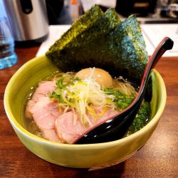 特製牛骨塩ラーメン