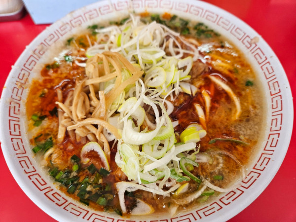 「辛口ホルモンメン」@ラーメンスタンド とん平食堂の写真
