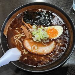 秀鳳黒ラーメン