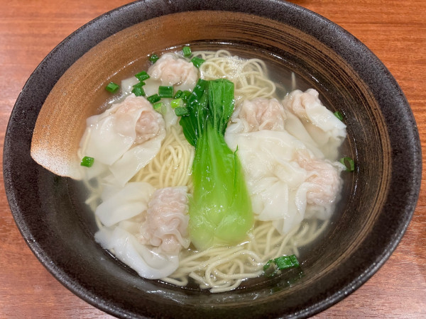 「海老入りワンタン麺　980円」@皇朝茶樓の写真