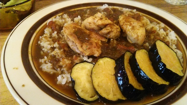 「くろーばーカレー 中辛 200g 1000円＋なす 100円」@カレークローバーの写真