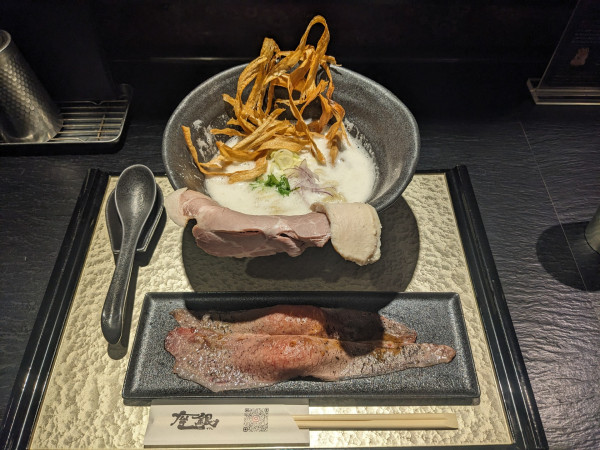 「鶏soba+肉寿司 1360円」@鶏soba 座銀 南船場にぼし店の写真