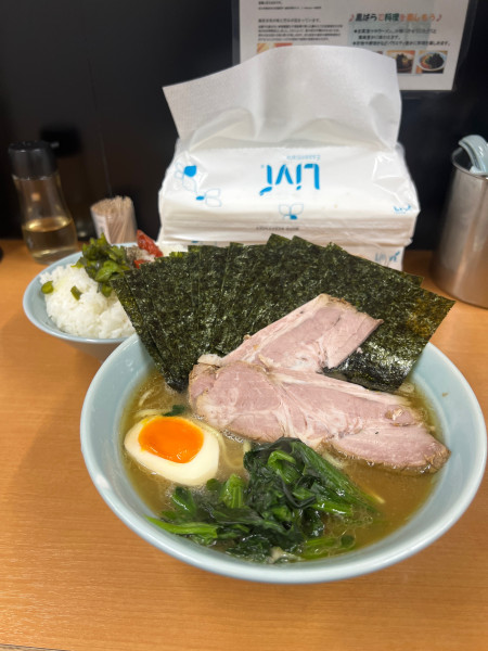 「特製ラーメン　海苔　ライス」@横浜らーめん 武蔵家 綾瀬店の写真