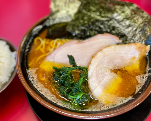 「ラーメン(Twitter麺中盛りサービス)/ライス(大盛り)」@柏 王道家の写真