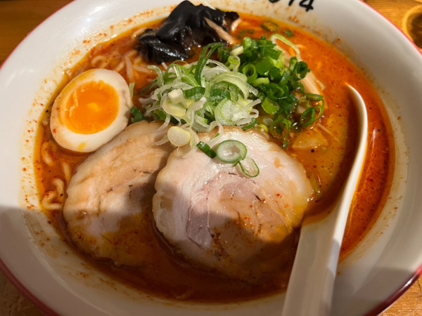 「辛味噌（辛さ5倍）：1000円」@辛いラーメン 14 札幌南口店の写真