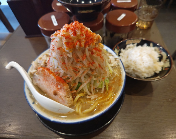 「熊一郎(赤丸)麺大盛+ライス」@北海道らーめん 熊源の写真