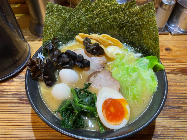 「スペシャルラーメン1,140円」@壱八家 戸塚店の写真