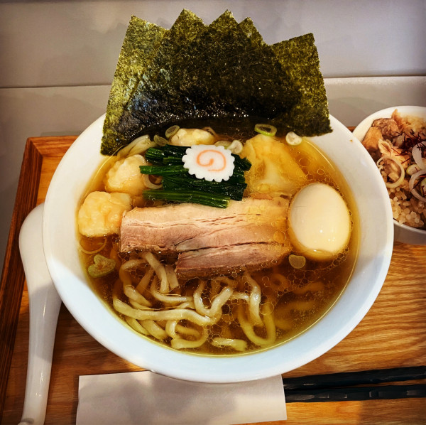 「特製生姜醤油らーめん(白醤油・手打ち麺・海老ワンタン)」@あはれの写真