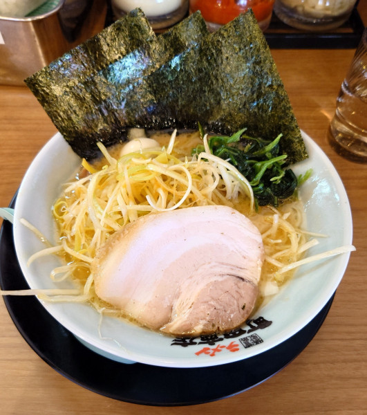 「ネギラーメン(半麺、1030円)」@町田商店 鶴ヶ島店の写真