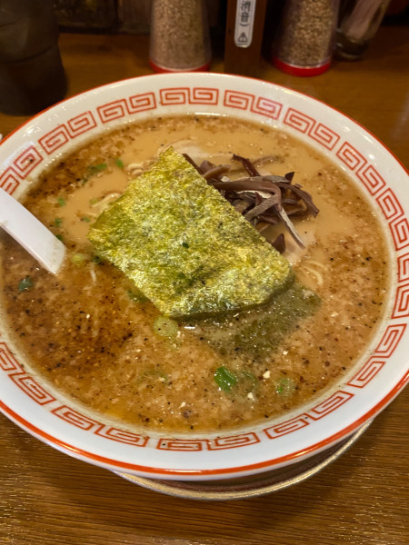 「豚骨(醤油)+替え玉」@哲麺 めじろ台店の写真