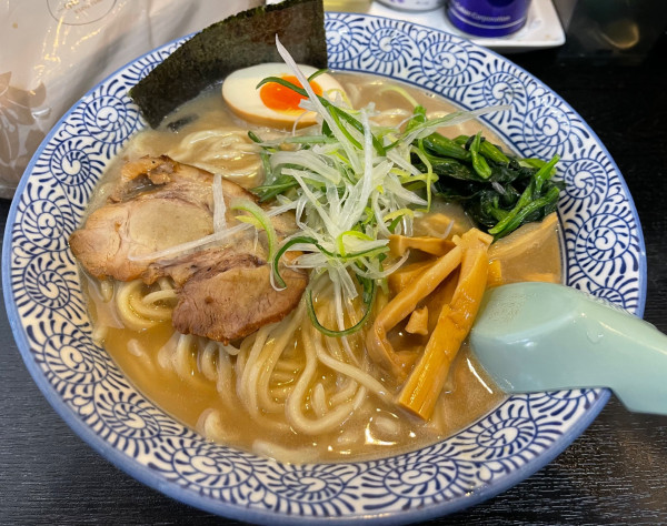 「らーめん（豚骨醤油）」@麺屋 青山 本店の写真