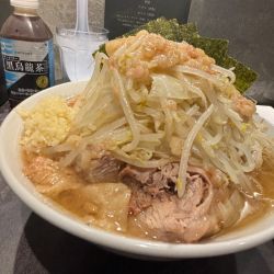 ラーメン（900円）　ヤサイニンニクアブラ