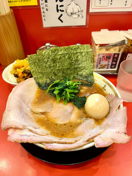 「のりたまラーメン【TP】燻製チャーシュー、ライスバー」@家系ラーメン 裏大輝家 青物横丁店の写真