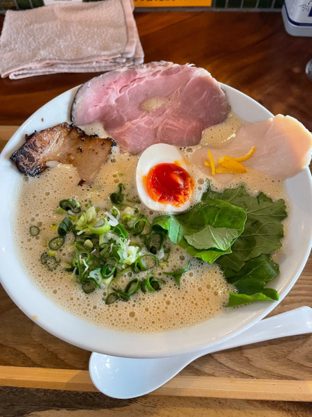 「鶏豚白湯らぁ麺（麺大盛）+ハーフ味玉」@らぁ麺専門店 こころばの写真