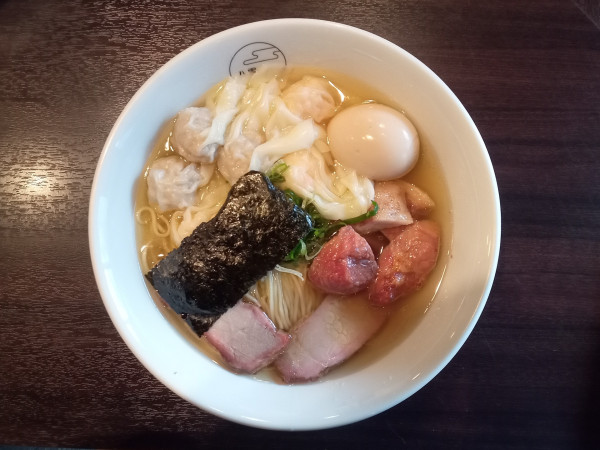 「特製ワンタン麺（白だし）＋切り落としチャーシュー＋味付玉子」@八雲の写真