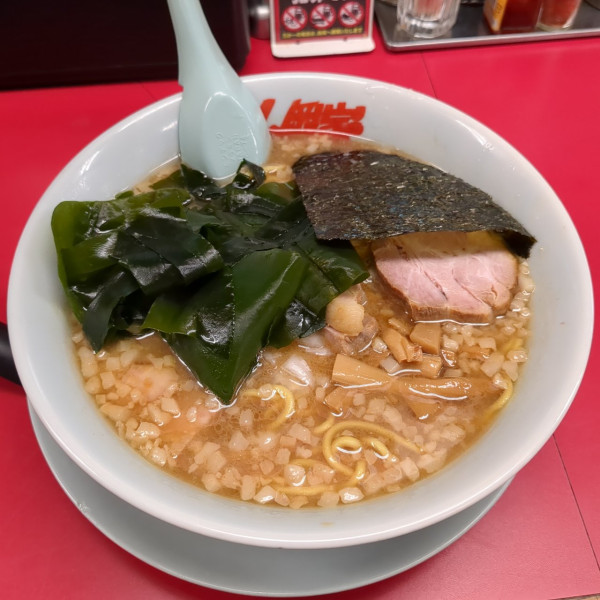 「プレミアム醤油とんこつ」@ラーメン山岡家 鶴ヶ島店の写真