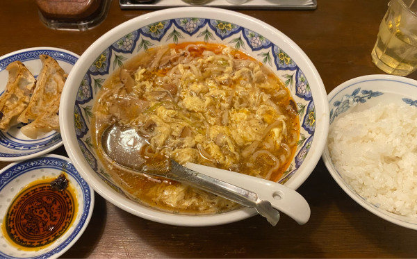 「スーラータンメン 1150円+半餃子ご飯セット440円」@中国ラーメン 揚州商人 赤坂店の写真