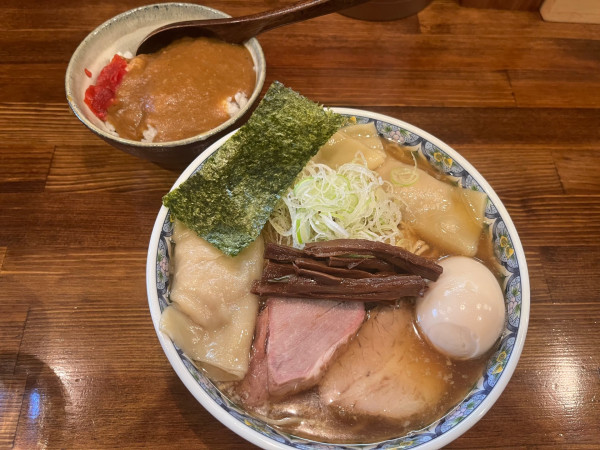 「雲呑味玉中華そば、奈つやの茶碗カレー」@奈つやの中華そばの写真