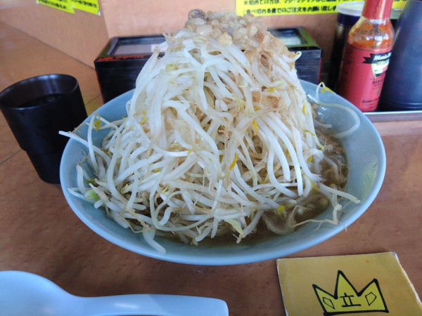「中ラーメン　野菜マシ」@立川マシマシ ロイヤルスープの写真
