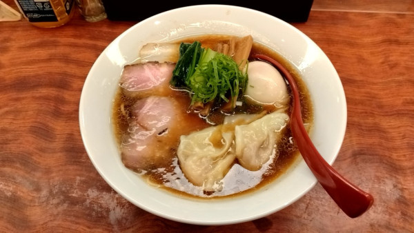 「特製醤油そば_1400円」@三馬路 東京店の写真